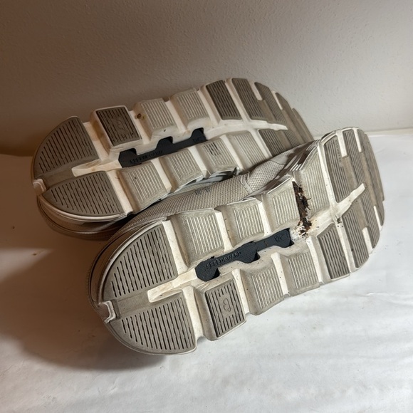Used On Running women’s light grey Sneakers sz 10 on clouds - Picture 7 of 7